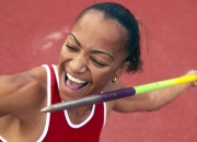 开云体育app-赛道与球场的双重奏，F1揭幕战悬念与湖人逆转国王的启示