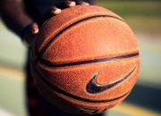 开云足球直播-赛道与灵魂的双重超越，布伦森的救赎之夜