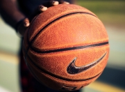 开云足球直播-赛道与灵魂的双重超越，布伦森的救赎之夜