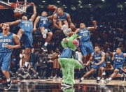 开云体育中国-雄鹿正面击溃火箭，武切维奇在美加墨世界杯接管比赛，从NBA到国际赛场，统治力的双重证明