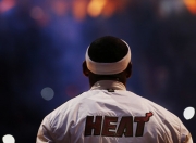 开云体育中国官网-世界杯之夜，梅西的终极蜕变，2026年防守端锁死对手的传奇