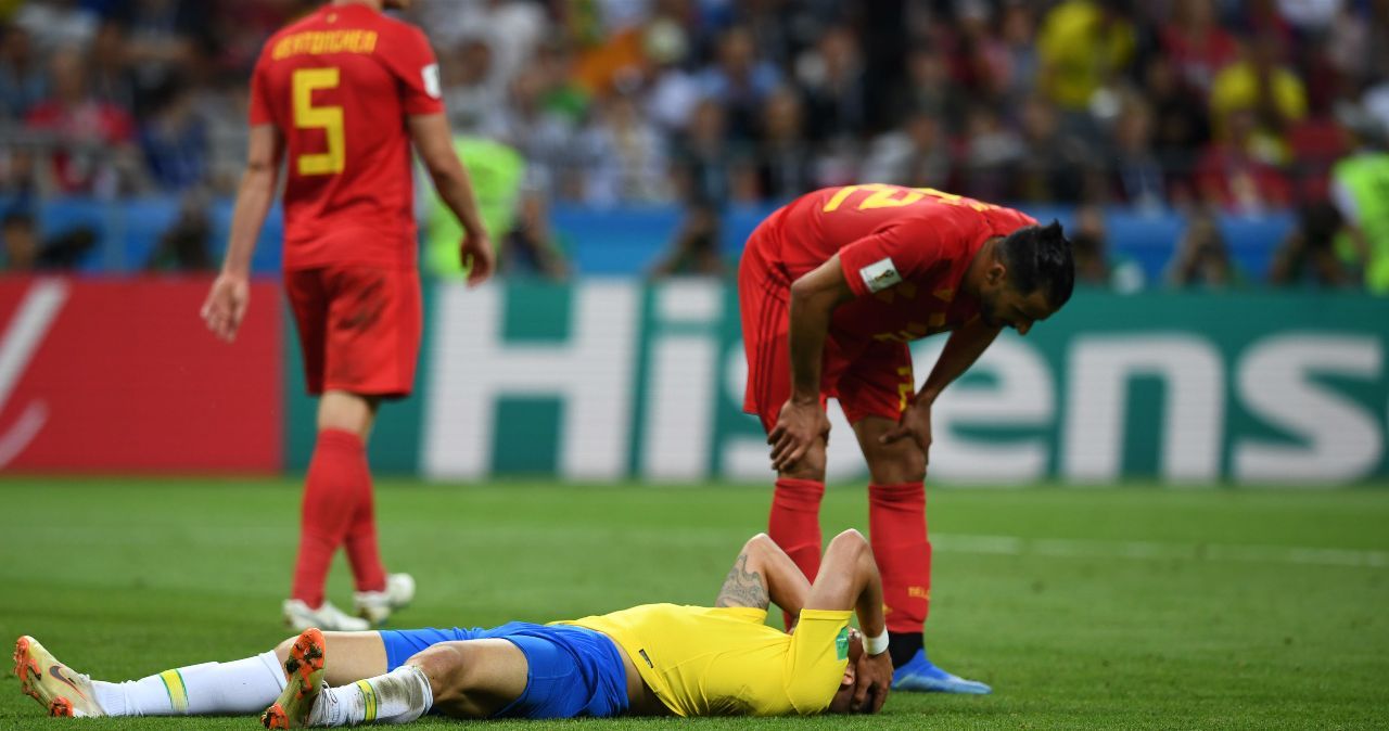 哥伦比亚队在比赛中失利，晋级之路坎坷