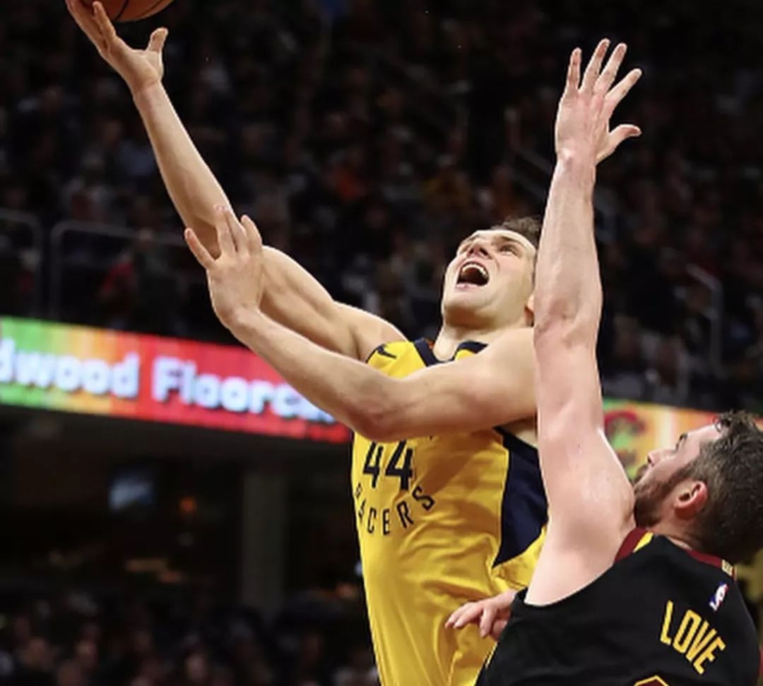 格拉茨球员破门得分,帮助球队逆转领先 格拉茨球员破门得分,帮助球队逆转领先