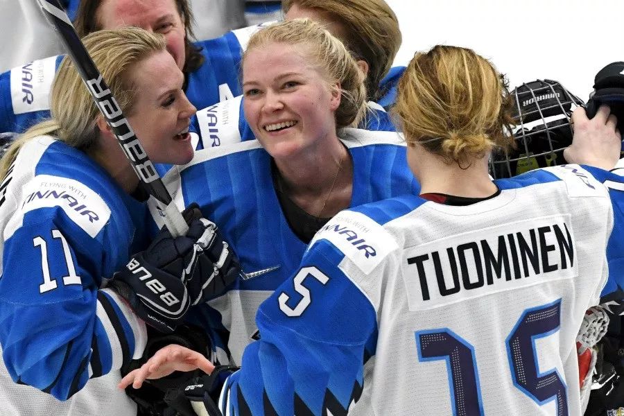 包含芬兰队勇夺三分，小组出线前景一片光明的词条