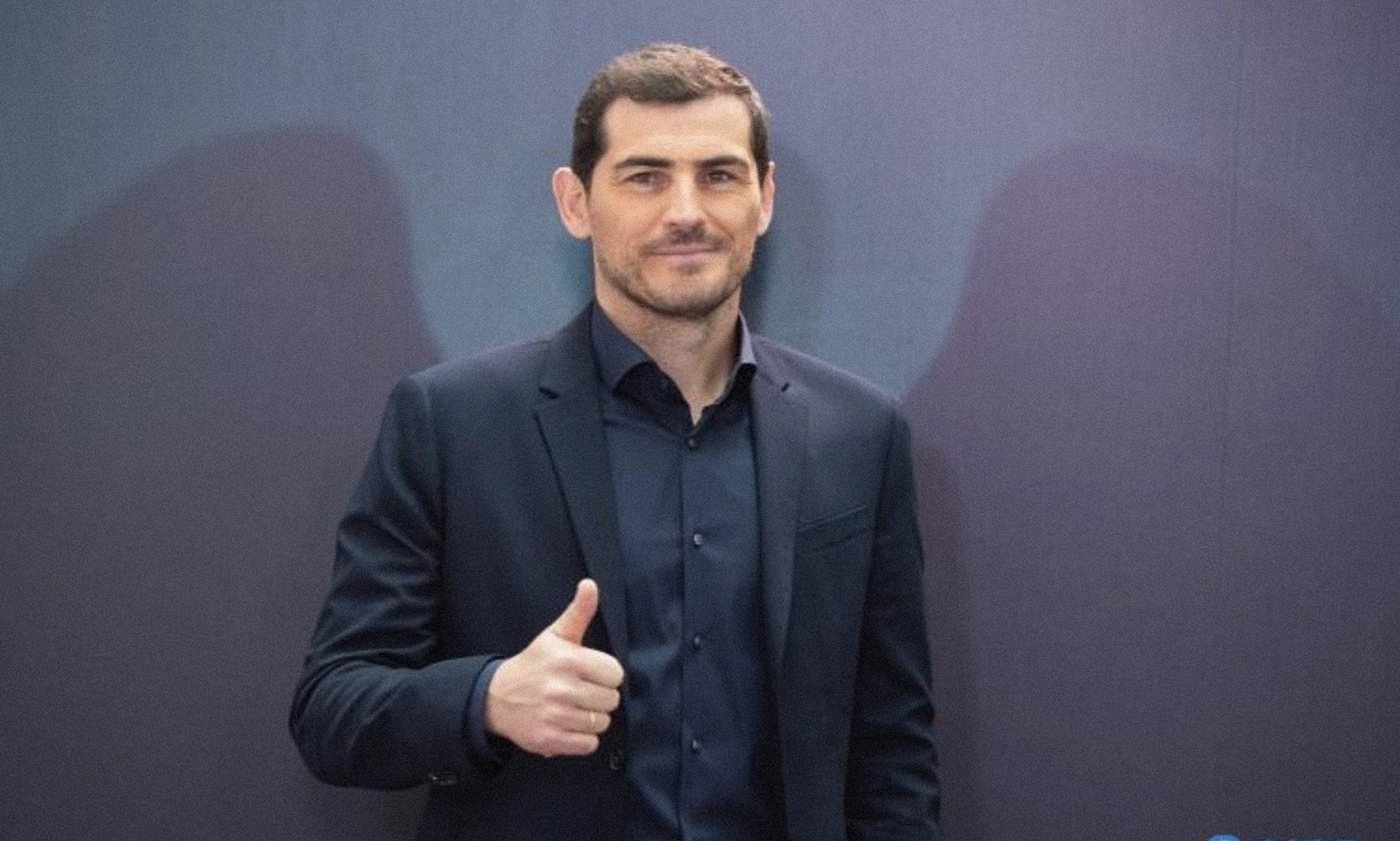 包含巴塞罗那名宿普约尔宣布复出，球迷欢呼的词条