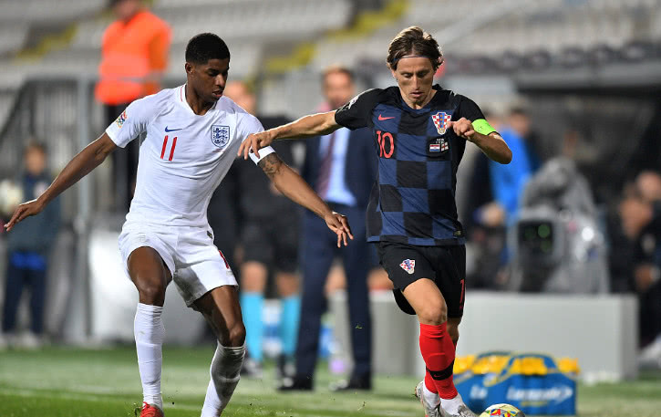 关于纽维尔取得关键胜利，英格兰足球联赛船到桥头自然直的信息