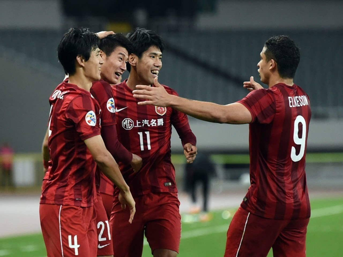 上港与伊朗球队交锋，实力对比令人期待