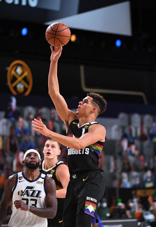 关于国王强势公牛，萨姆·米切尔送出助攻的信息