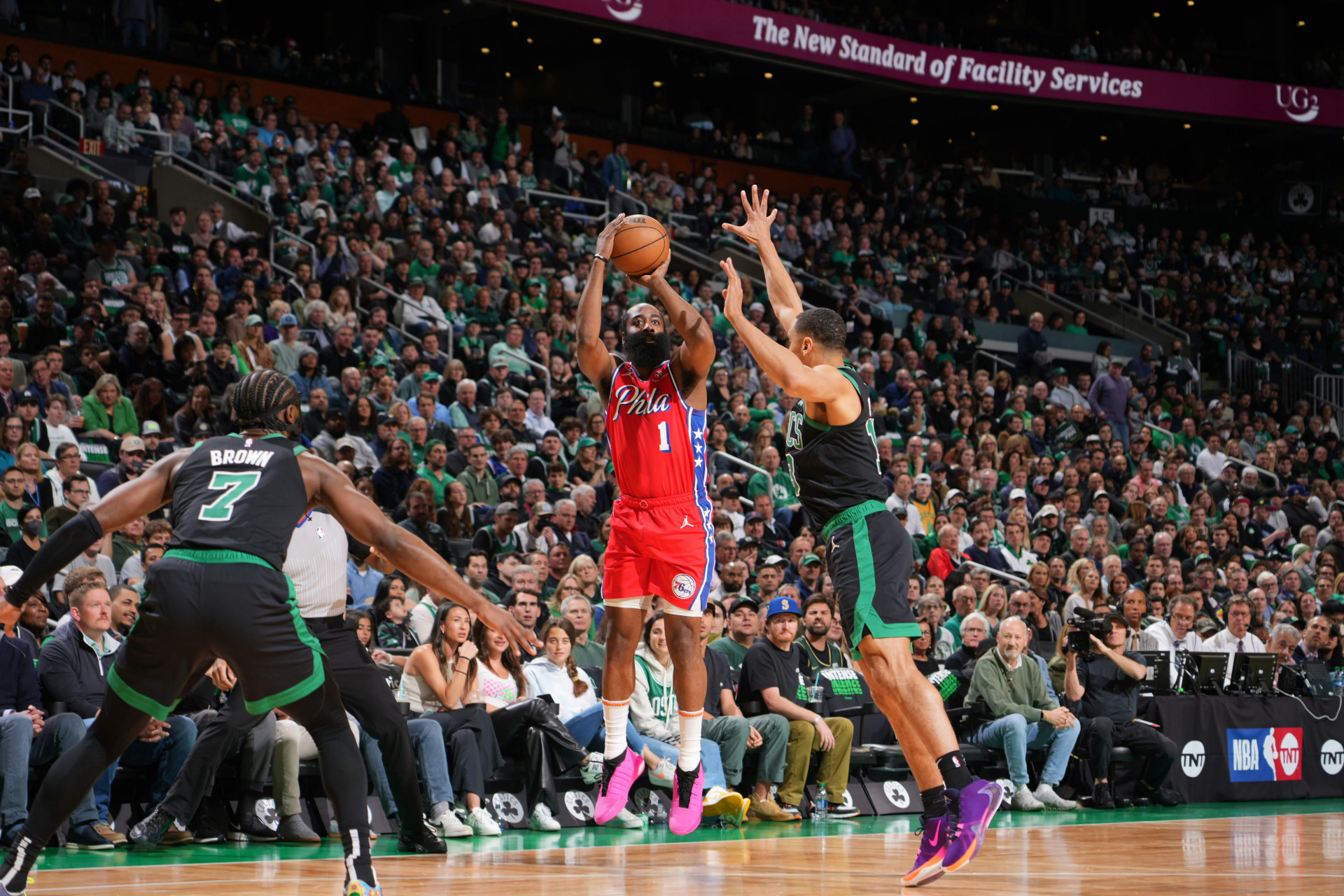 关于掘金碾压雄鹿B队，汉密尔顿统治全场的信息