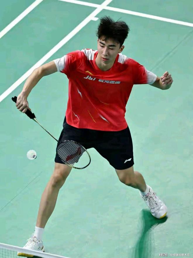 中国羽毛球队力克日本羽毛球队，谌龙完成帽子戏法