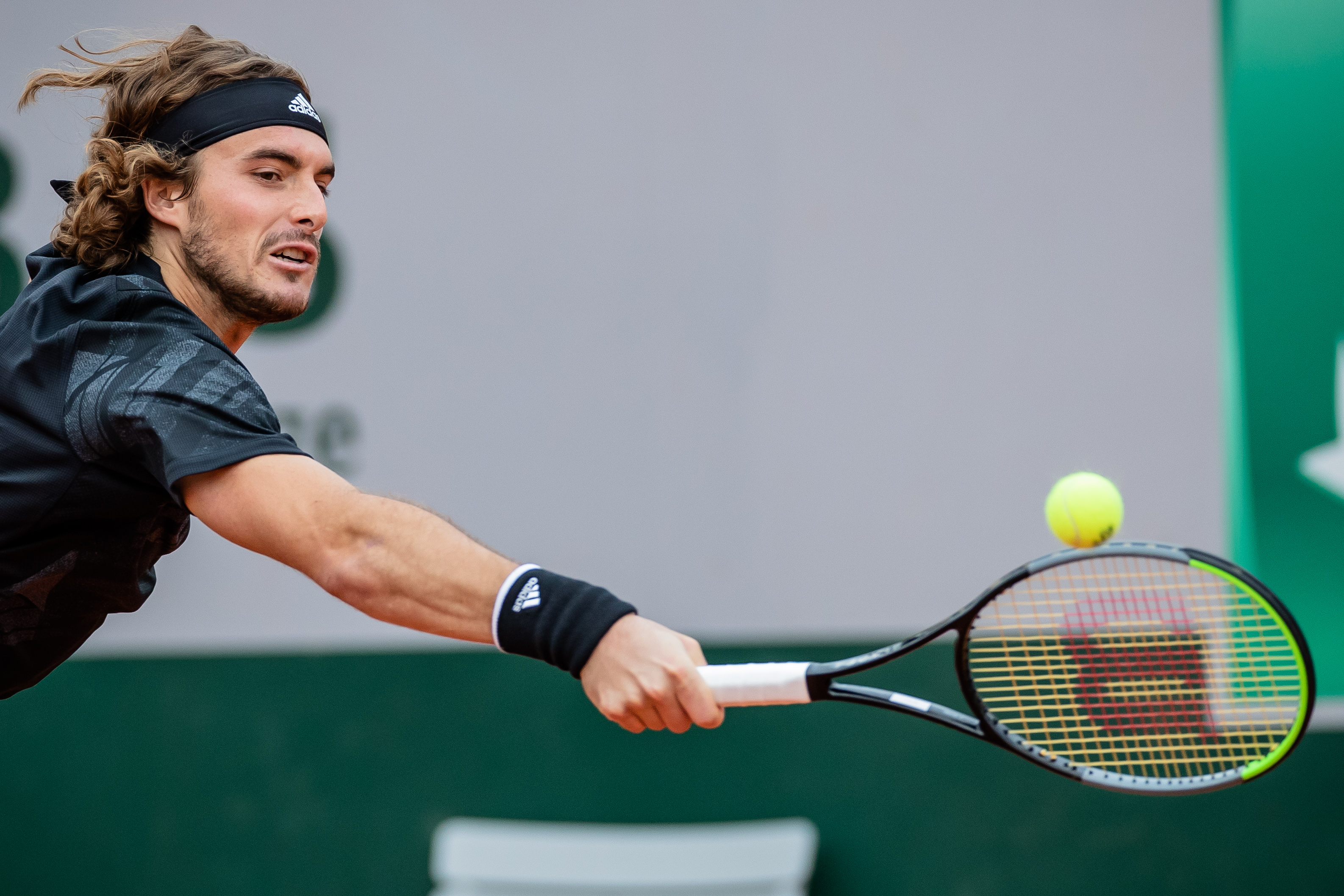 法国网球队爆冷欧洲网球队，西西帕斯统治全场的简单介绍