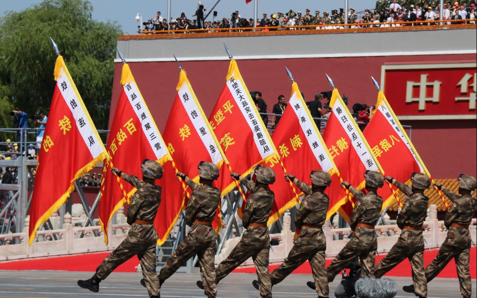 冷门与热焰，厄瓜多尔斩落西班牙背后的战术革命，与富安健洋的亚洲防守艺术