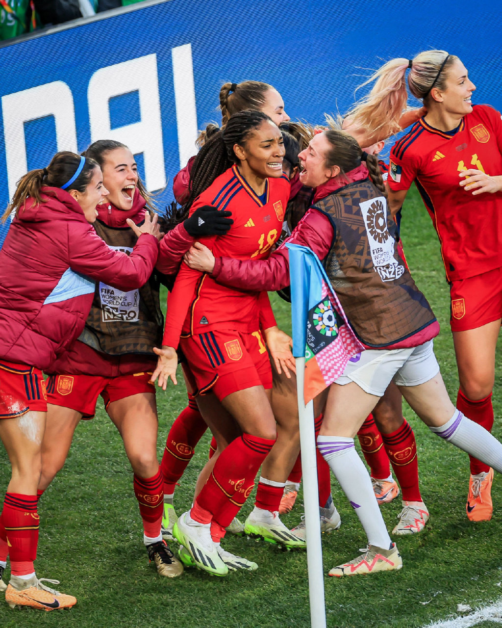 火爆赛场：女足比赛燃烧激情