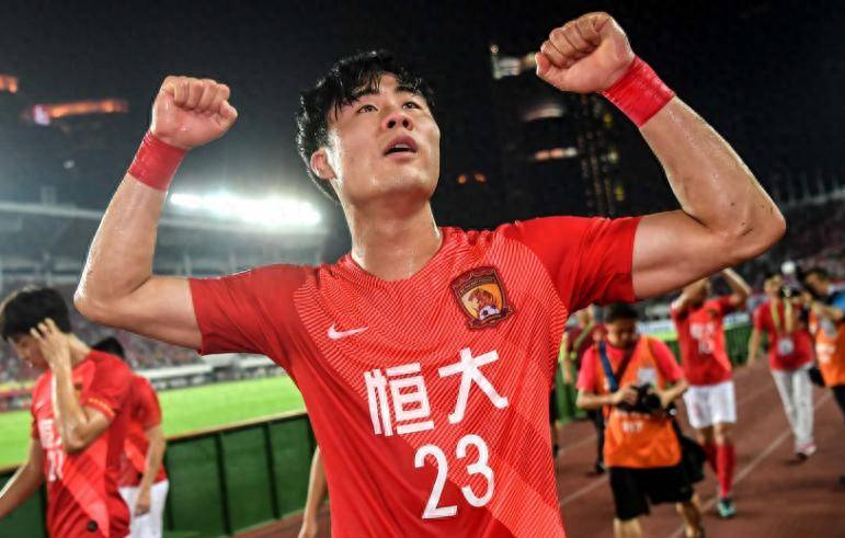 广州恒大主场大胜山东泰山，稳固领先优势的简单介绍