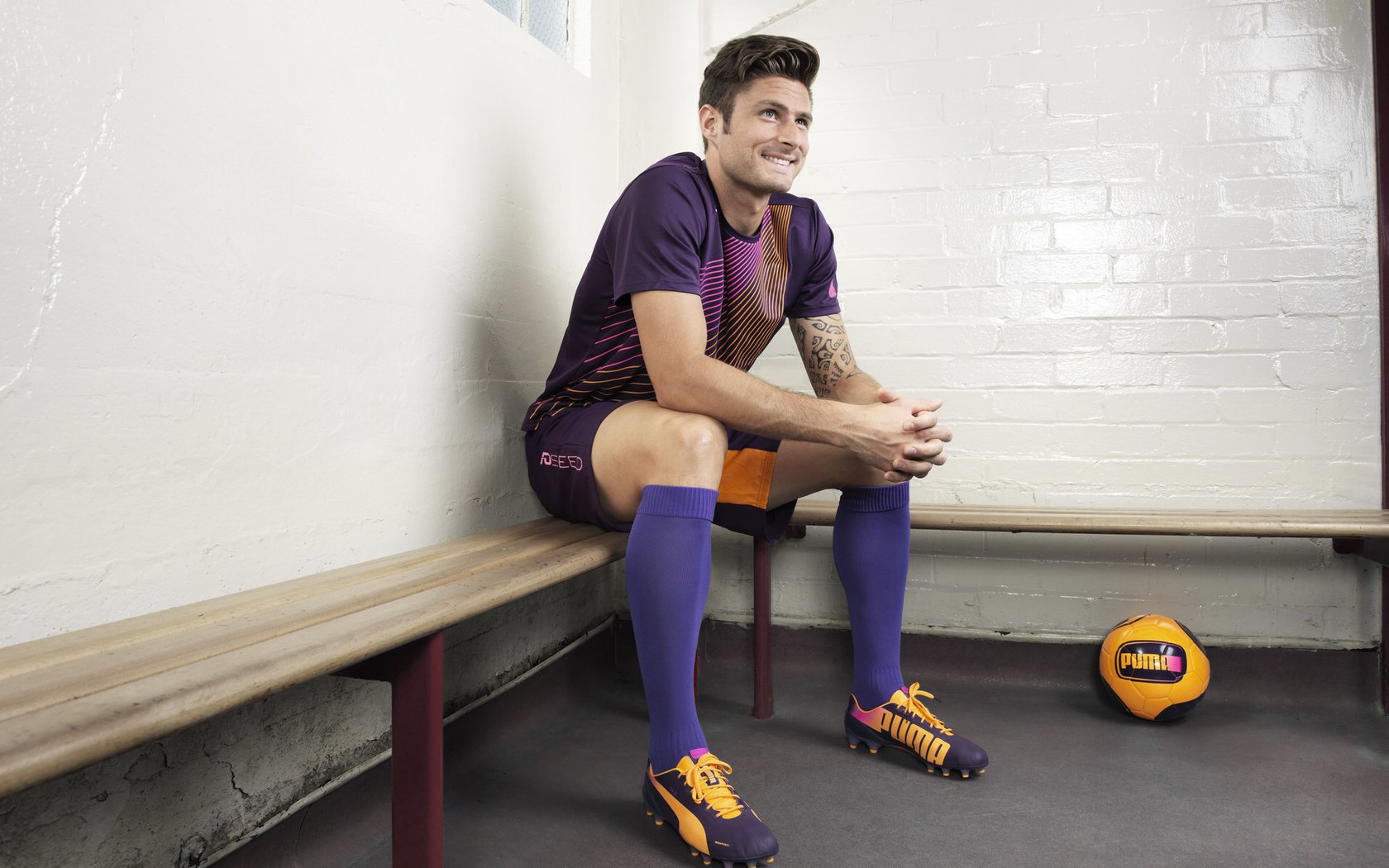 绿茵之外的国家德比，上海队训练赛碾压北京队，欧冠之夜的中国足球思考