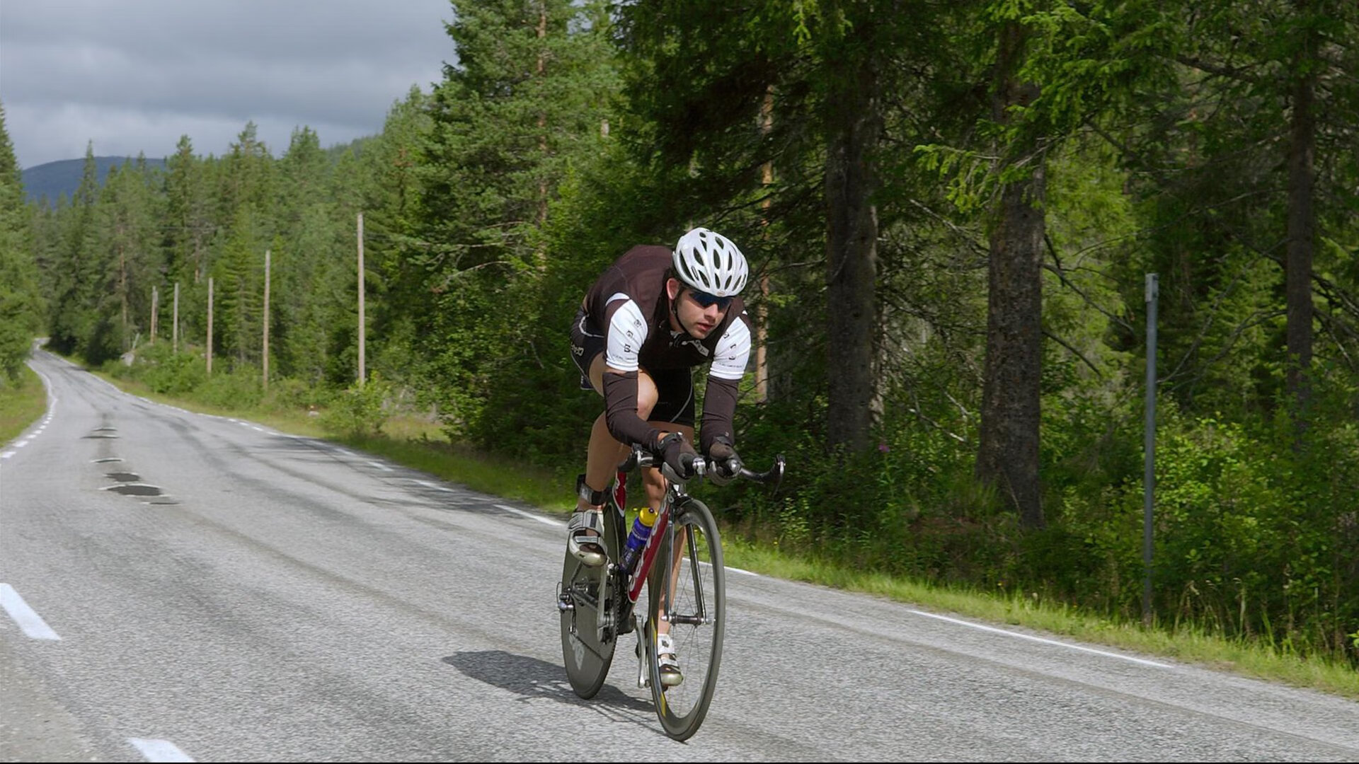 伊萨克一锤定音，阿森纳决胜局险胜摩洛哥新星