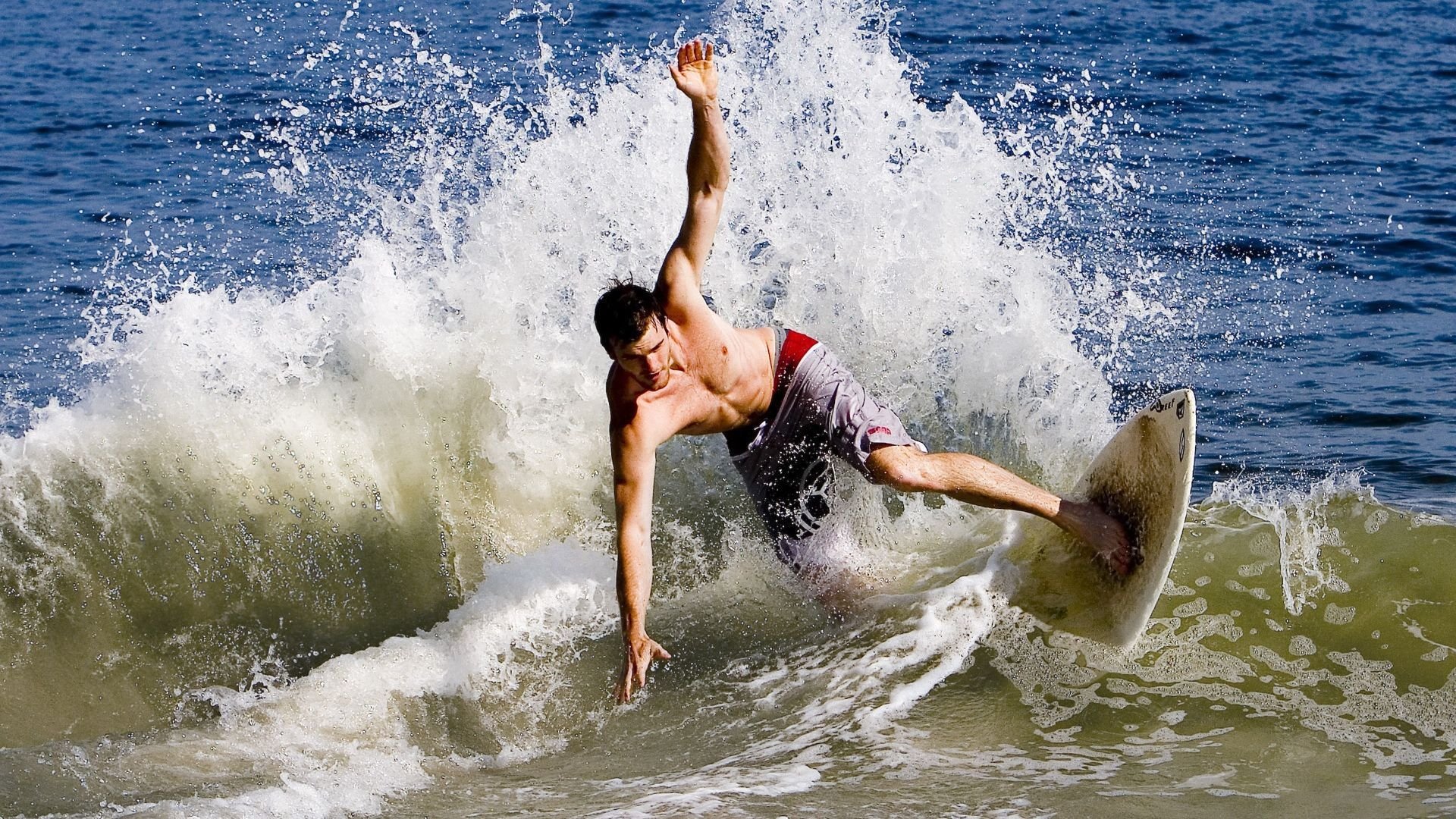 罗德里一锤定音！玻利维亚绝杀厄瓜多尔，高原主场再现魔鬼威力